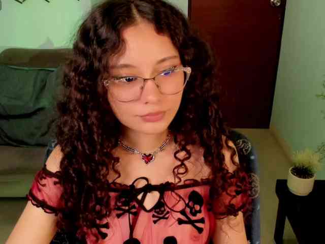 Alexa-Daddario webcam