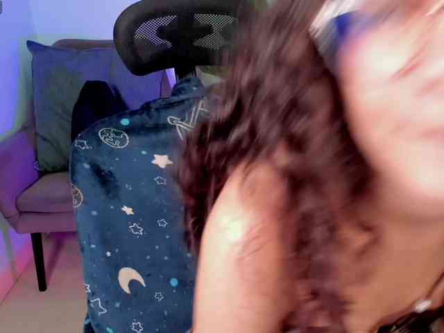 Alexa-Daddario webcam