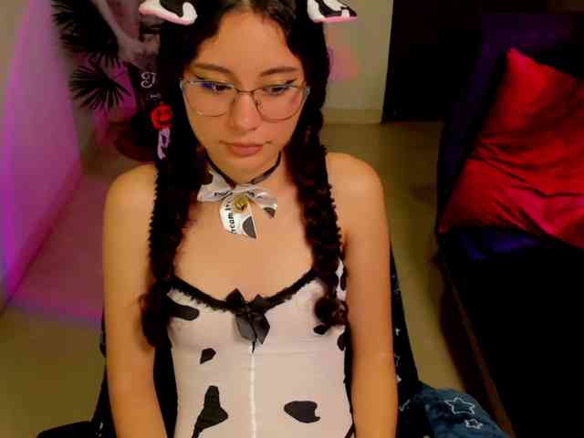 Alexa-Daddario webcam