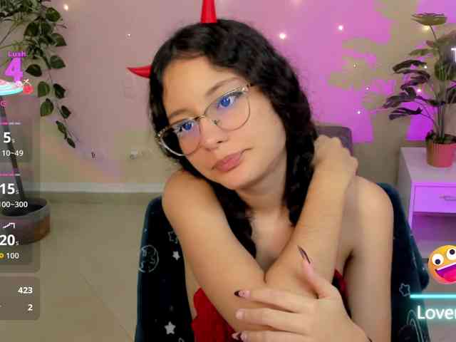 Alexa-Daddario webcam