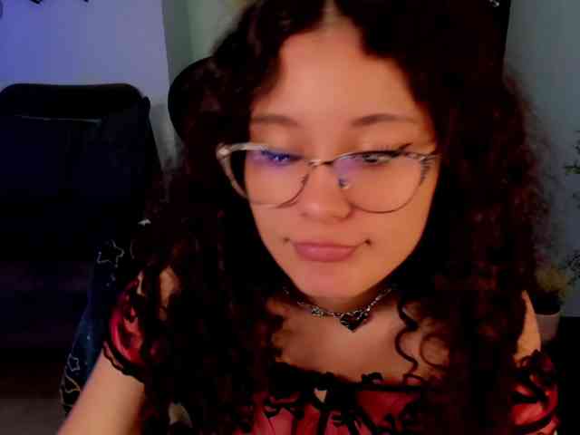 Alexa-Daddario webcam