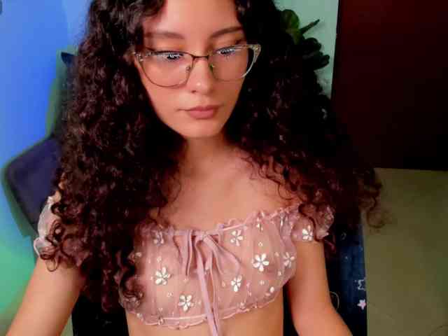 Alexa-Daddario webcam