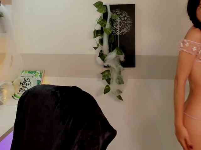 Alexa-Daddario webcam