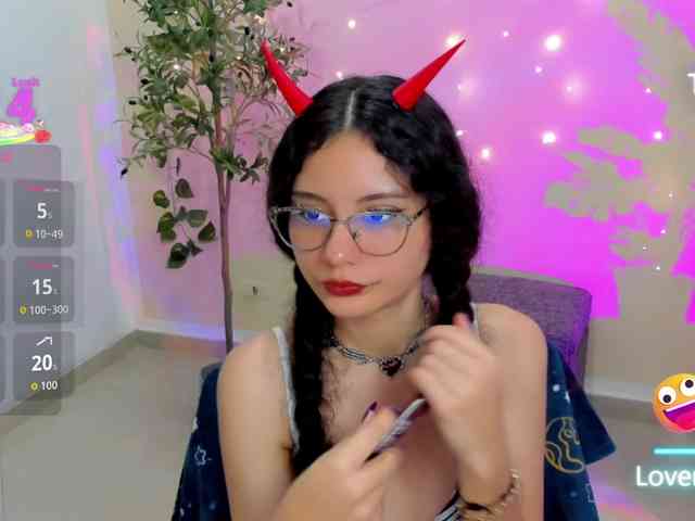 Alexa-Daddario webcam