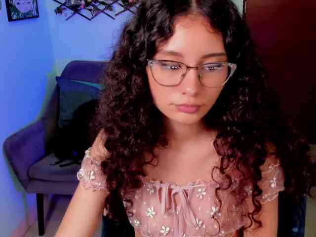 Alexa-Daddario webcam