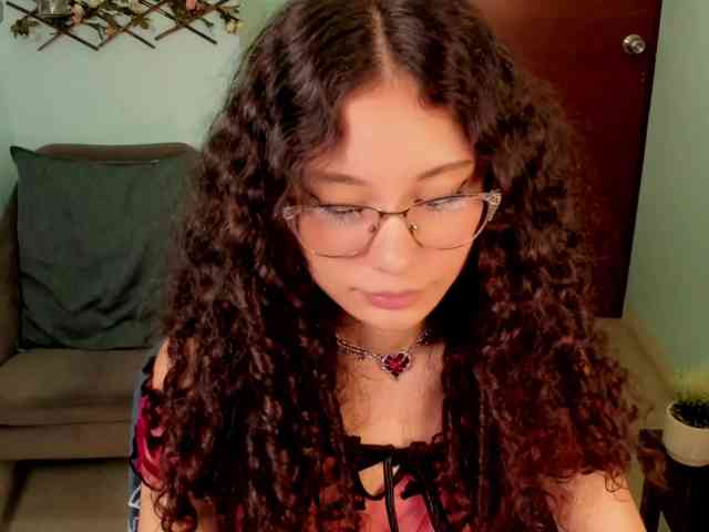 Alexa-Daddario webcam