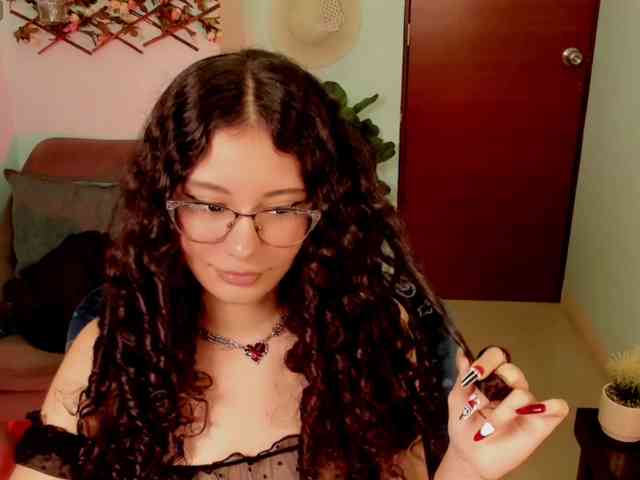 Alexa-Daddario webcam