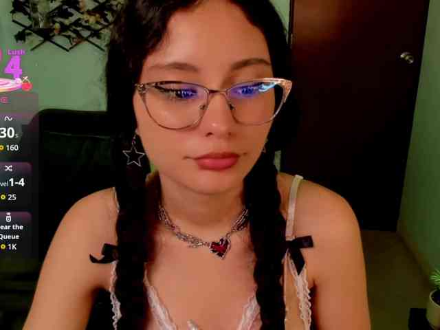 Alexa-Daddario webcam