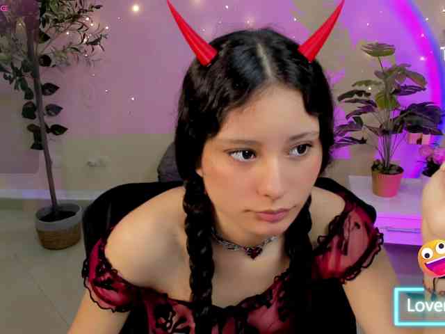 Alexa-Daddario webcam