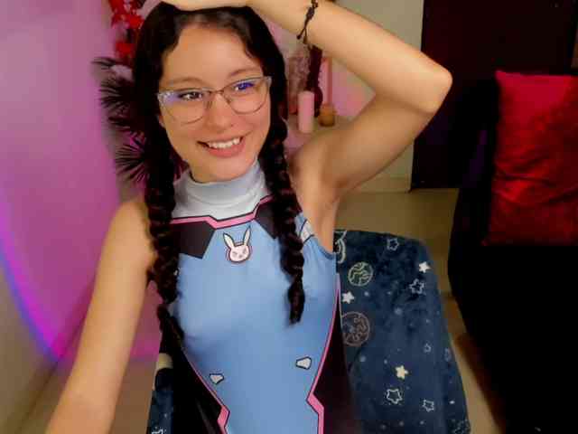 Alexa-Daddario webcam
