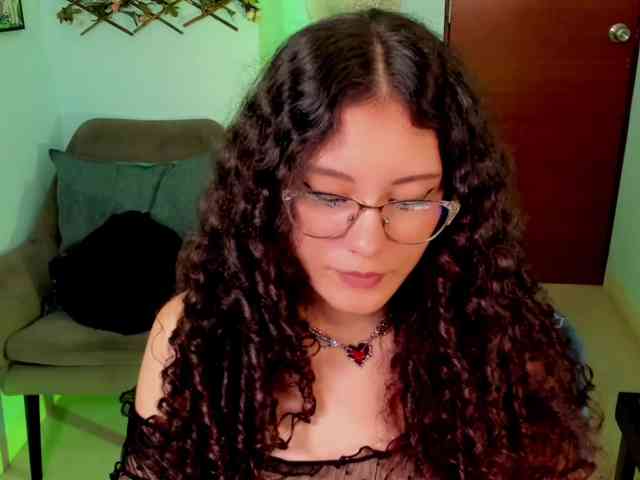 Alexa-Daddario webcam