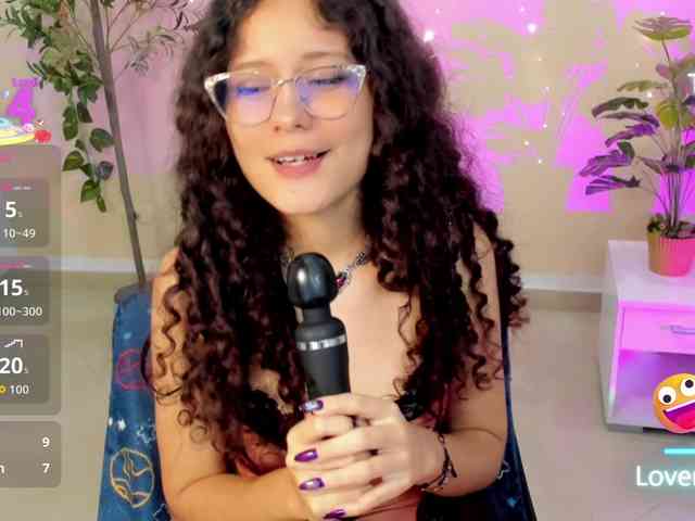 Alexa-Daddario webcam