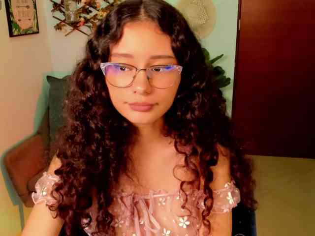 Alexa-Daddario webcam