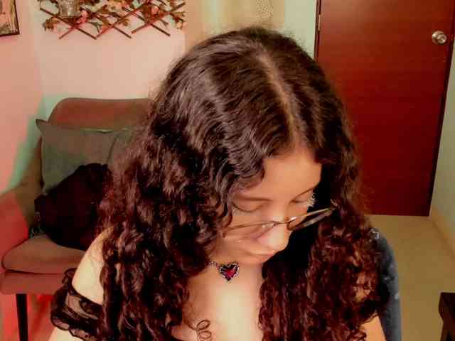 Alexa-Daddario webcam