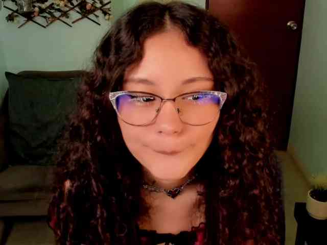 Alexa-Daddario webcam