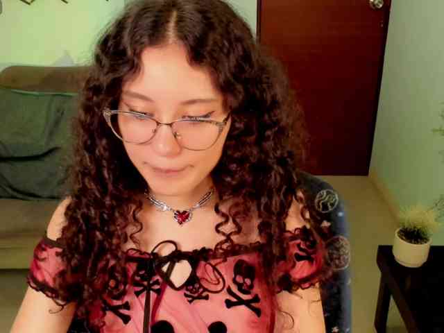 Alexa-Daddario webcam