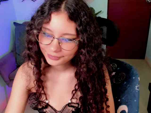 Alexa-Daddario webcam