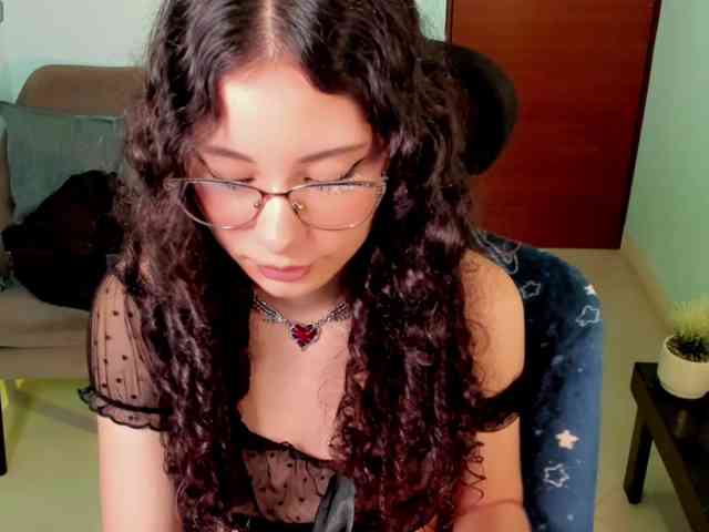 Alexa-Daddario webcam