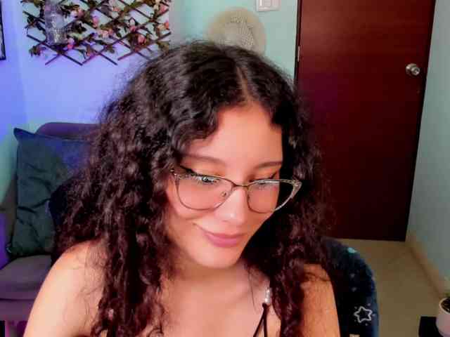 Alexa-Daddario webcam