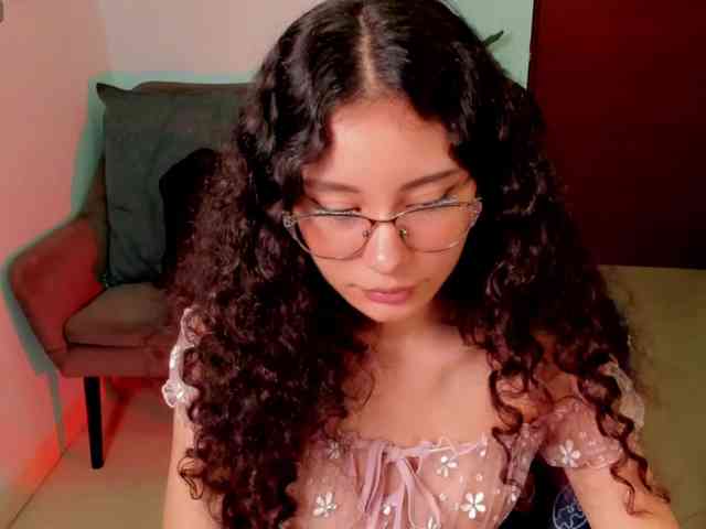 Alexa-Daddario webcam