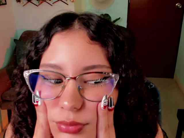 Alexa-Daddario webcam