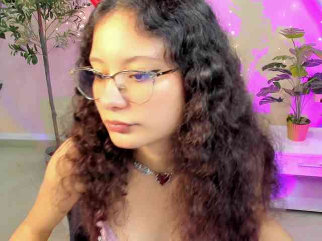 Alexa-Daddario webcam