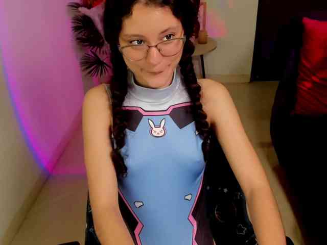Alexa-Daddario webcam