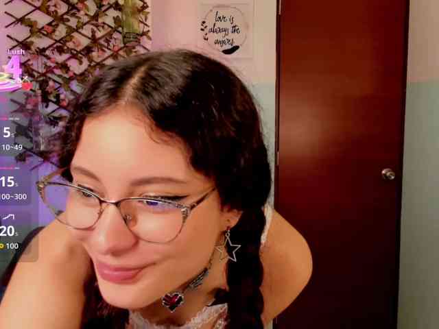 Alexa-Daddario webcam