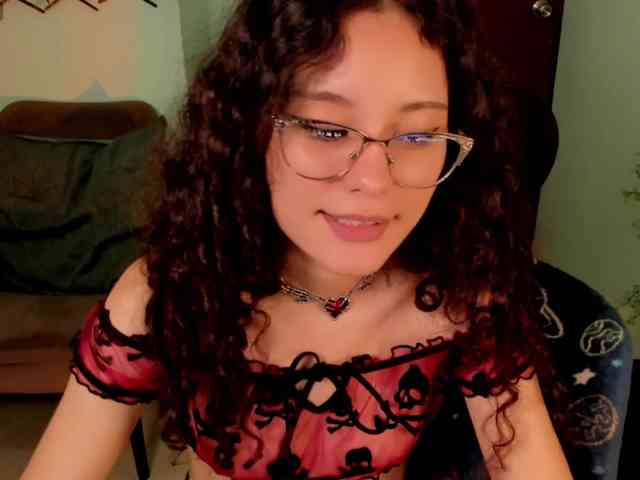 Alexa-Daddario webcam