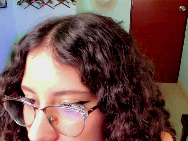 Alexa-Daddario webcam