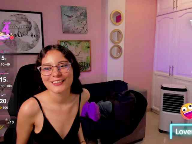 Alexa-Daddario webcam