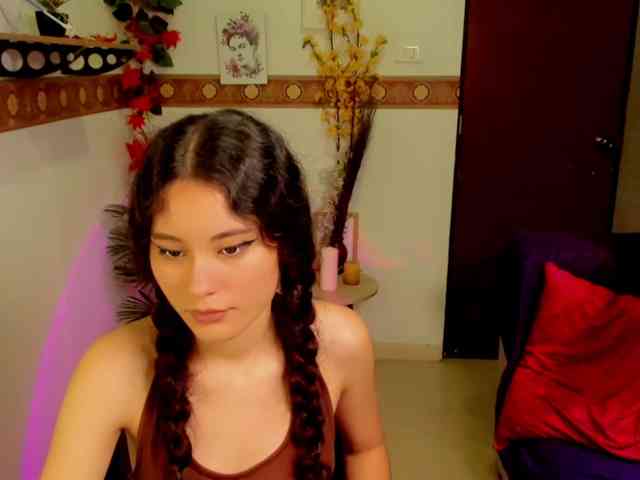 Alexa-Daddario webcam