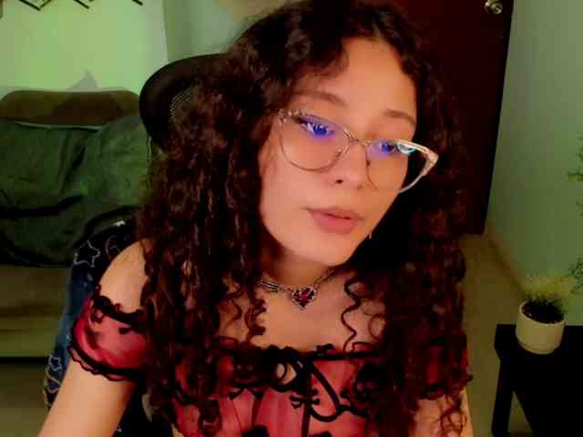 Alexa-Daddario webcam