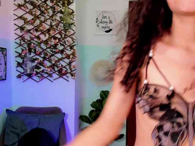 Alexa-Daddario webcam