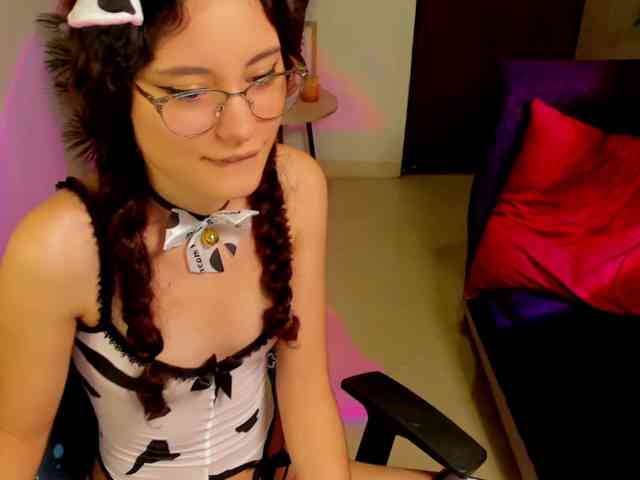 Alexa-Daddario webcam