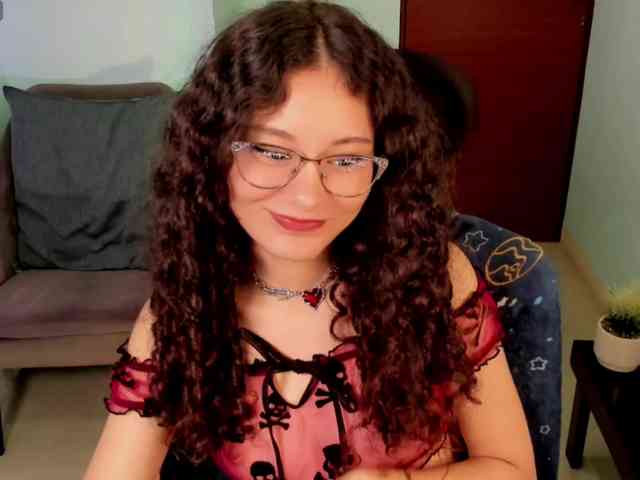 Alexa-Daddario webcam