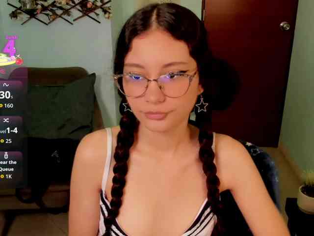 Alexa-Daddario webcam