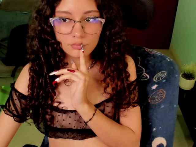 Alexa-Daddario webcam