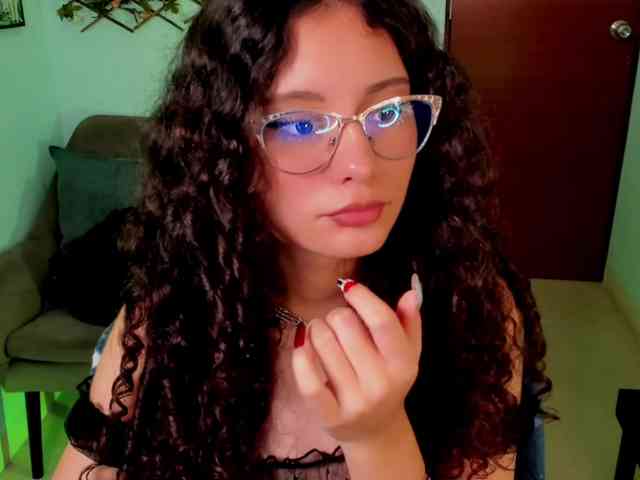 Alexa-Daddario webcam