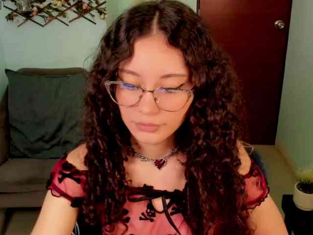 Alexa-Daddario webcam