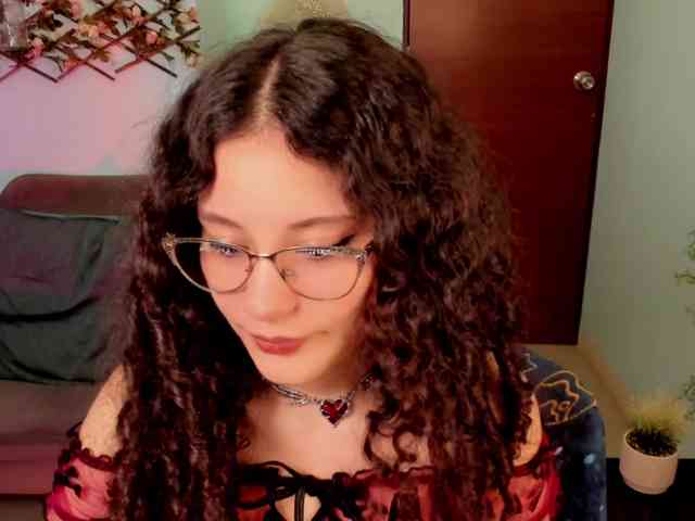 Alexa-Daddario webcam