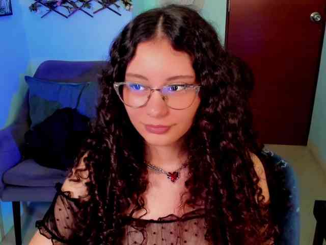 Alexa-Daddario webcam