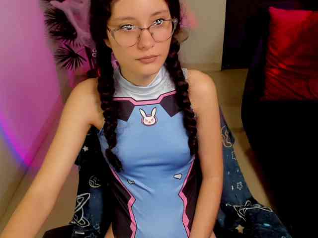Alexa-Daddario webcam