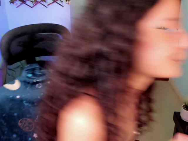 Alexa-Daddario webcam