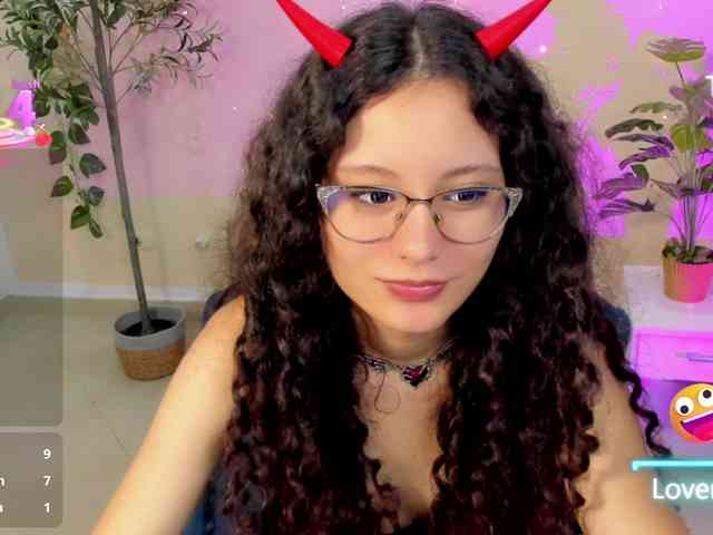 Alexa-Daddario webcam