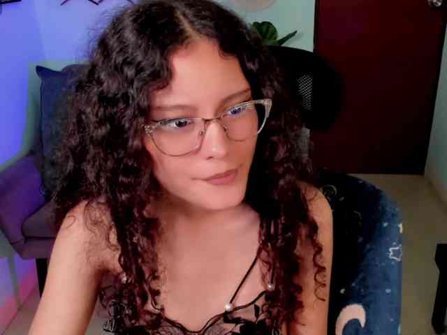 Alexa-Daddario webcam