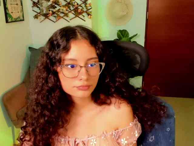 Alexa-Daddario webcam