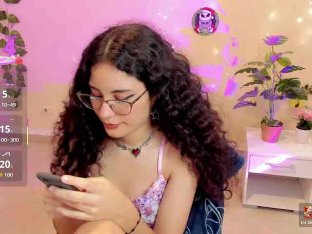 Alexa-Daddario webcam