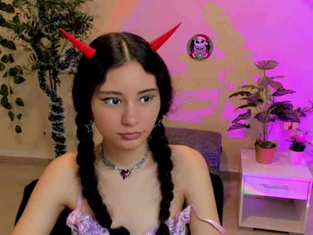 Alexa-Daddario webcam