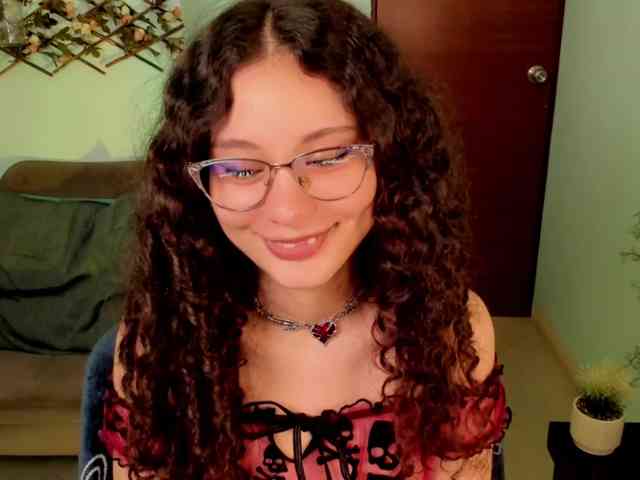 Alexa-Daddario webcam